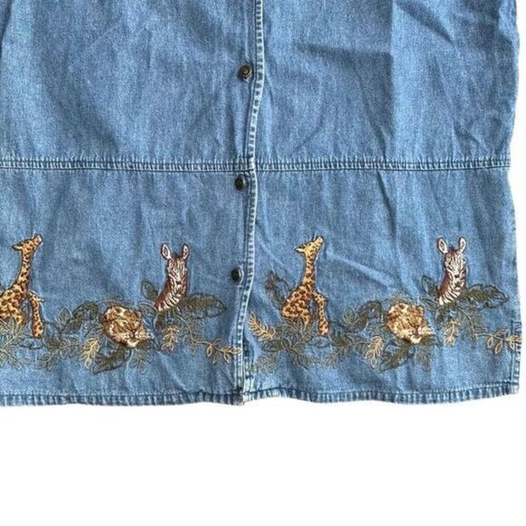 Vintage 90s Casey Max Denim Button Down Shirt Embroider Safari Animals Sz medium - Picture 6 of 7